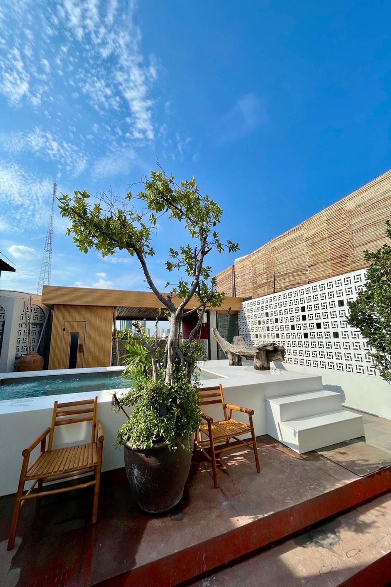 Blu Cabin Ari Stylish Gay Poshtel Bangkok Ngoại thất bức ảnh