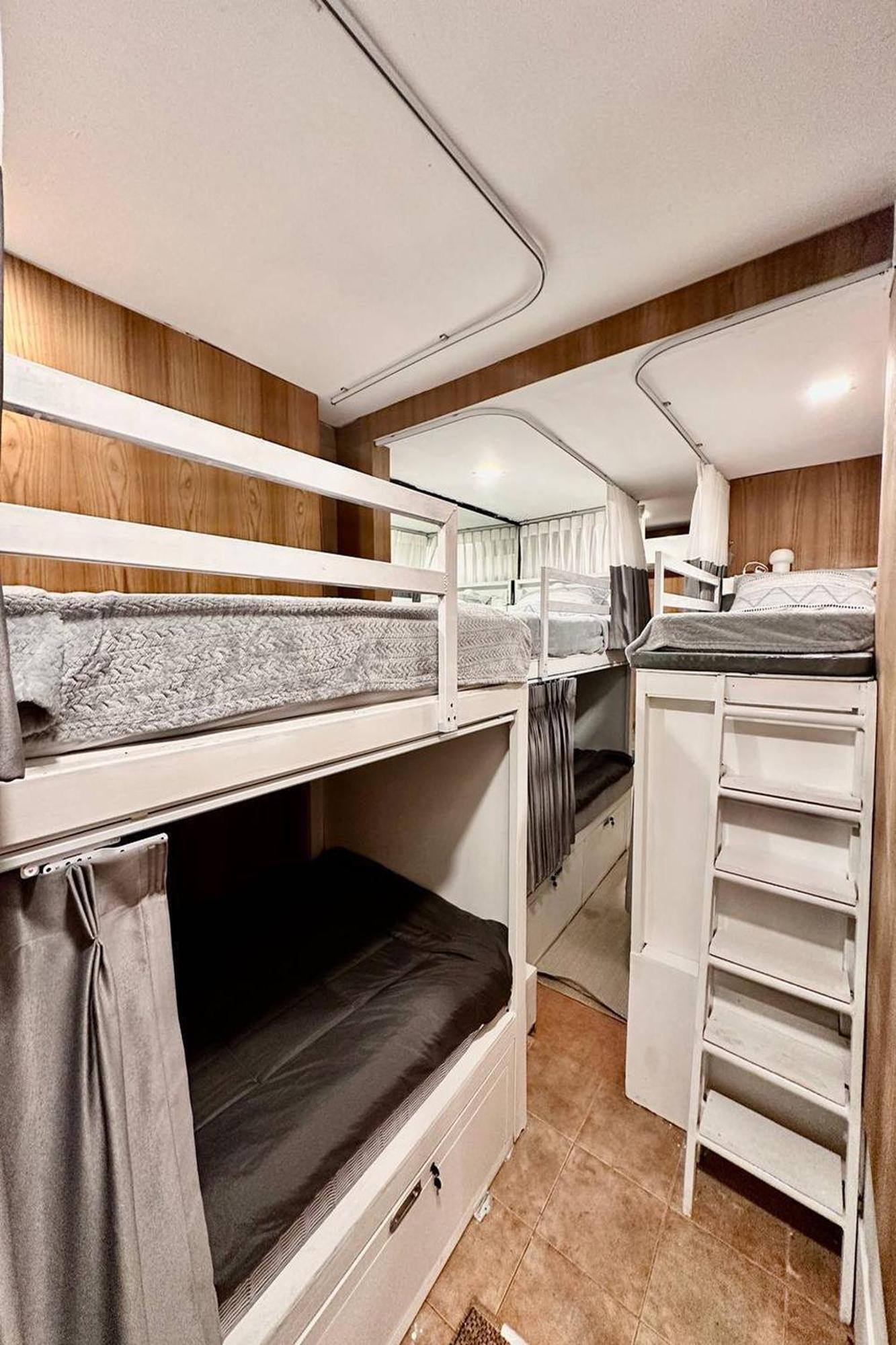 Blu Cabin Ari Stylish Gay Poshtel Bangkok Ngoại thất bức ảnh