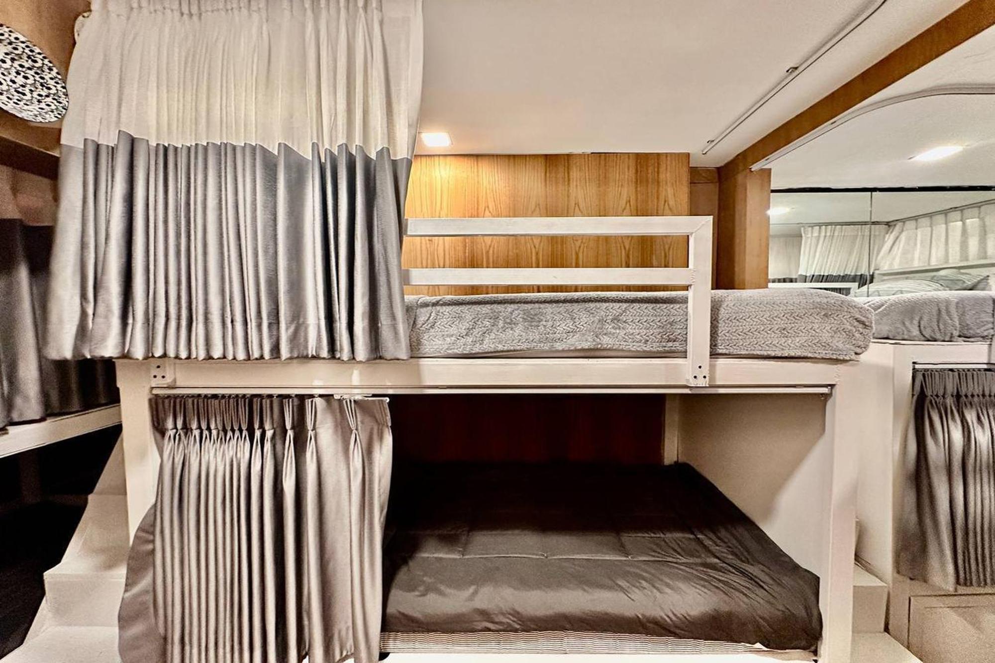 Blu Cabin Ari Stylish Gay Poshtel Bangkok Ngoại thất bức ảnh