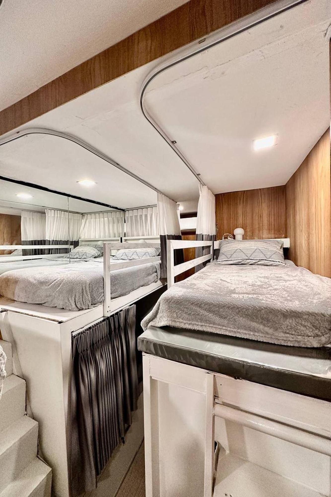Blu Cabin Ari Stylish Gay Poshtel Bangkok Ngoại thất bức ảnh