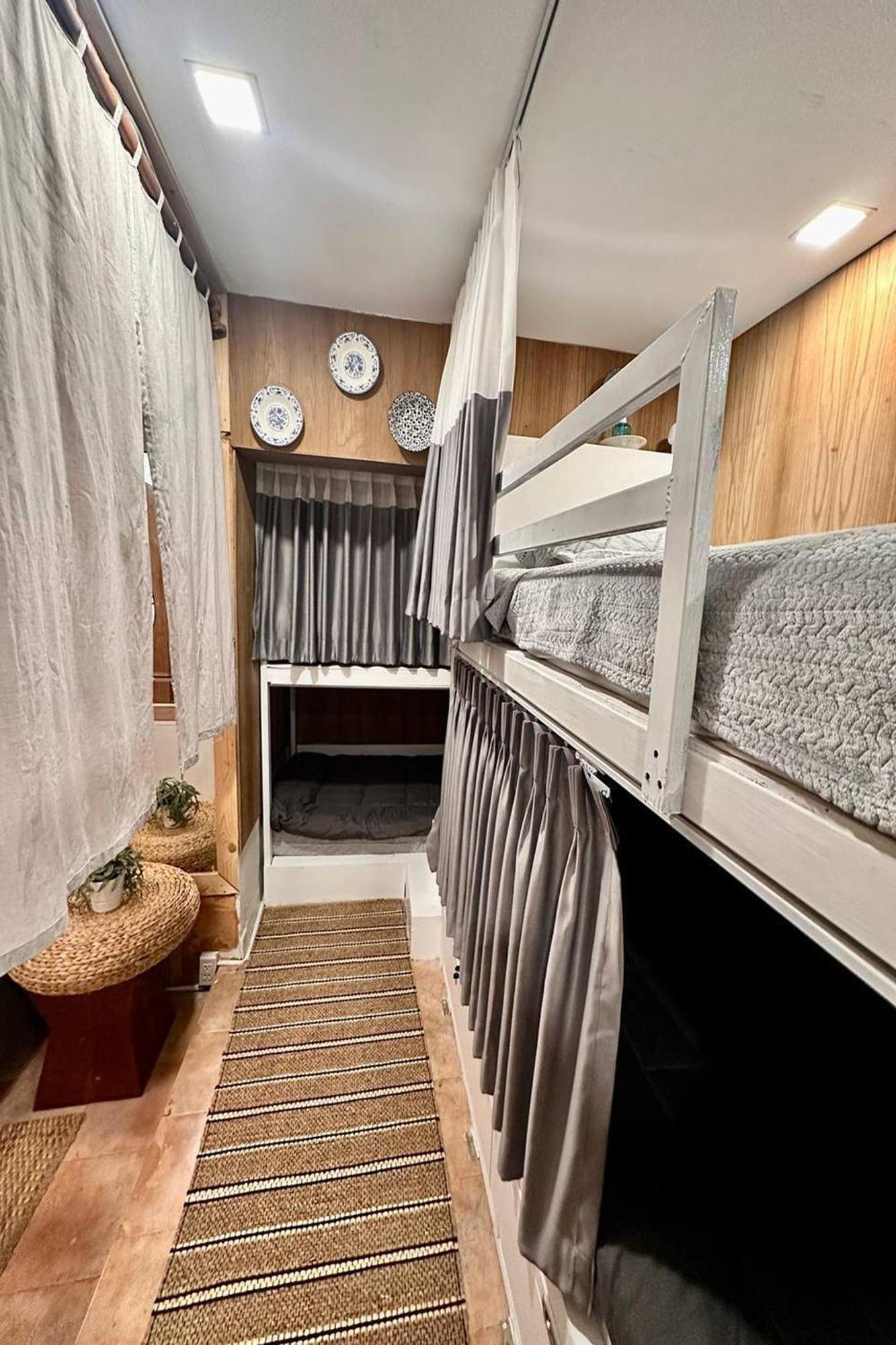 Blu Cabin Ari Stylish Gay Poshtel Bangkok Ngoại thất bức ảnh