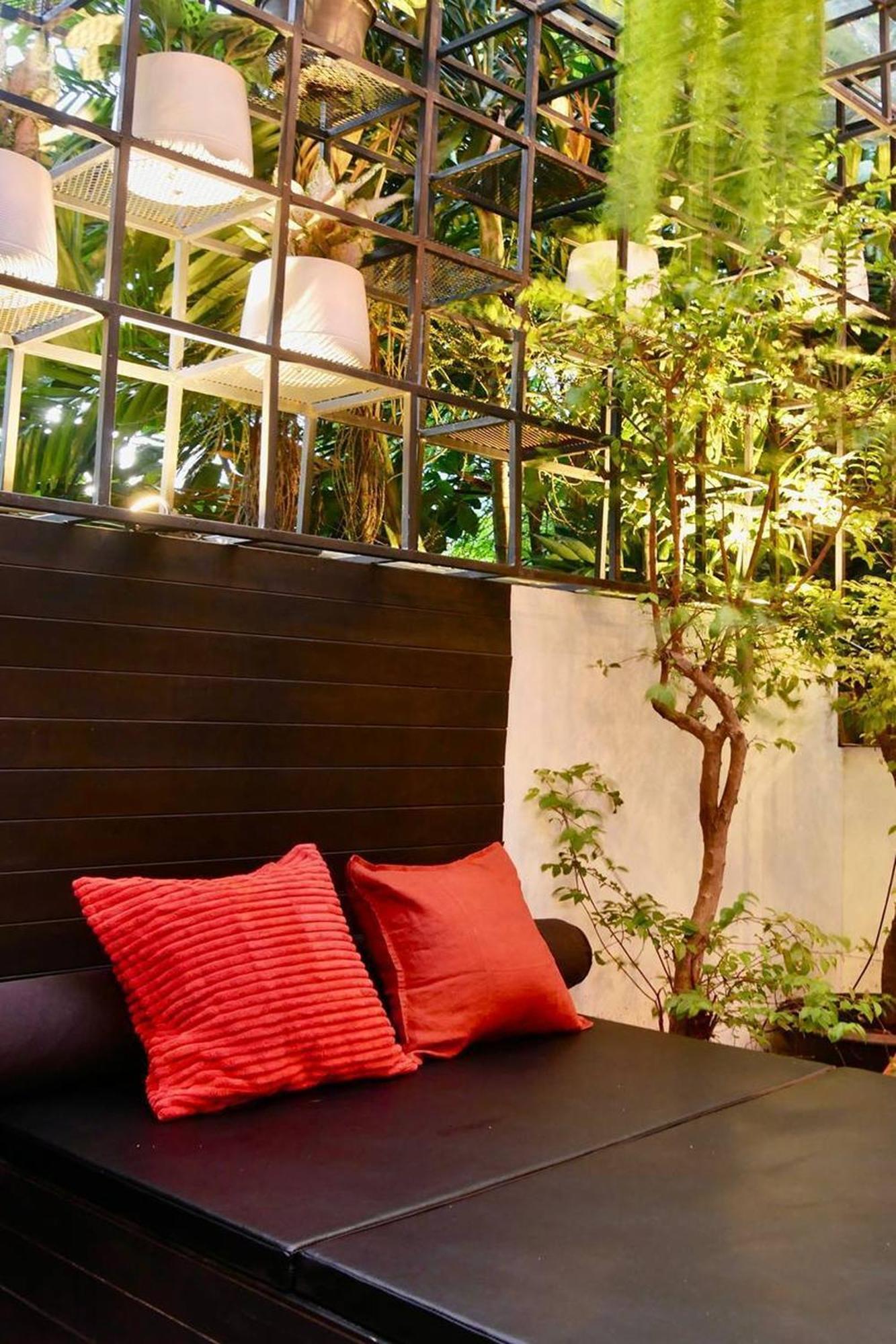 Blu Cabin Ari Stylish Gay Poshtel Bangkok Ngoại thất bức ảnh