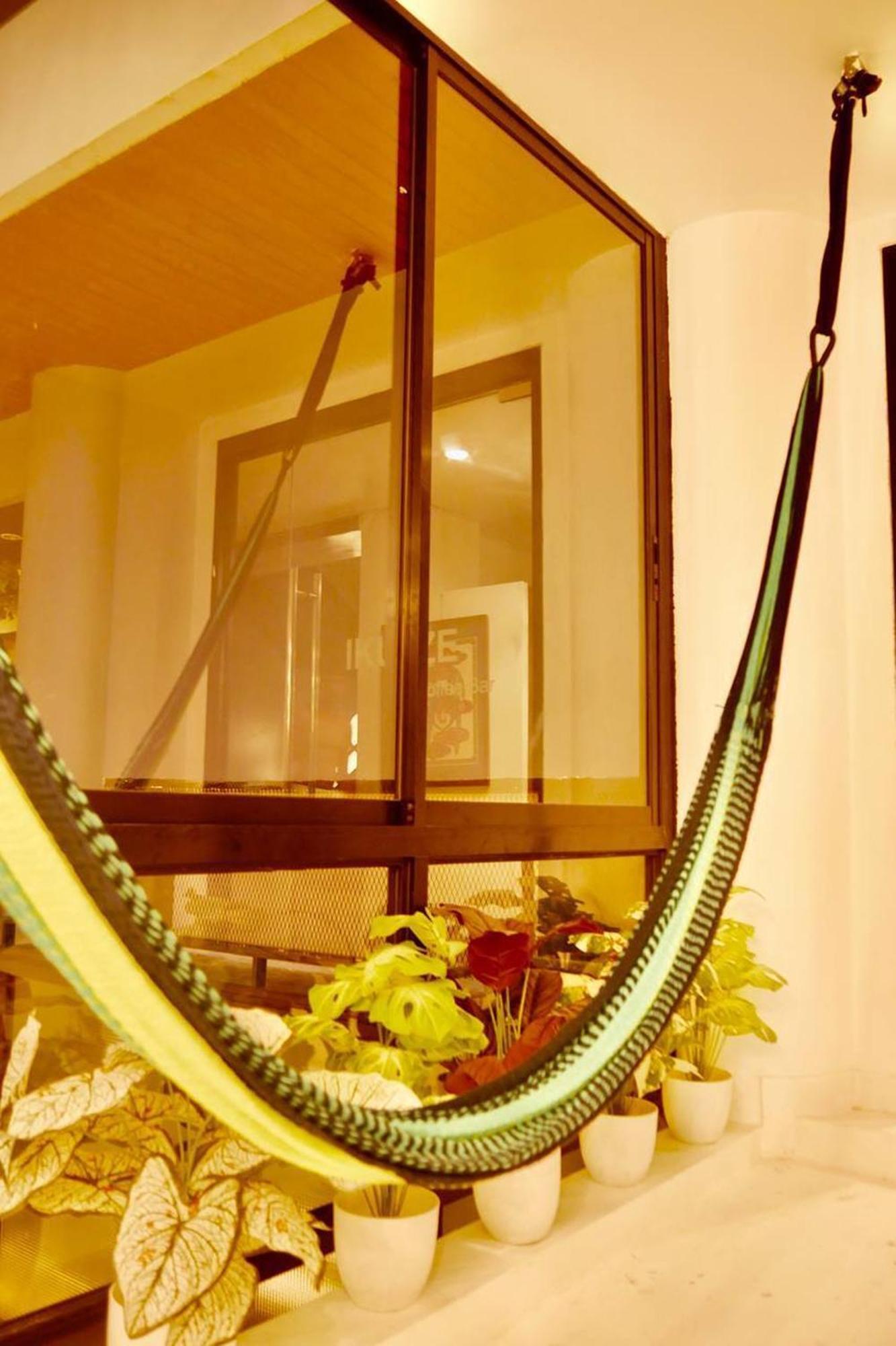 Blu Cabin Ari Stylish Gay Poshtel Bangkok Ngoại thất bức ảnh