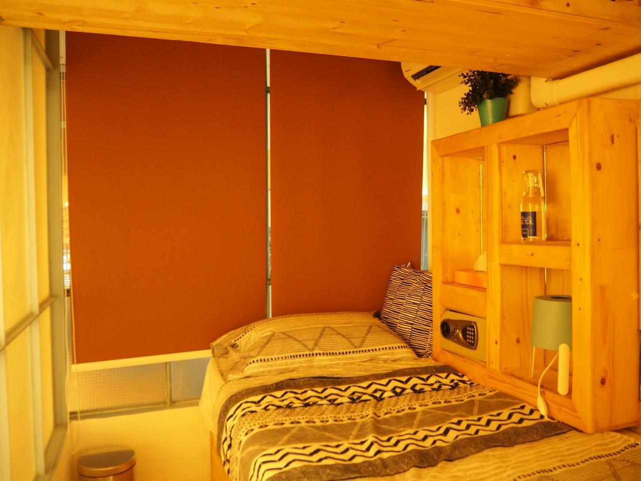 Blu Cabin Ari Stylish Gay Poshtel Bangkok Ngoại thất bức ảnh