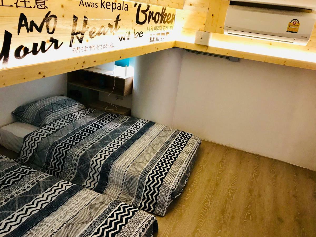 Blu Cabin Ari Stylish Gay Poshtel Bangkok Ngoại thất bức ảnh